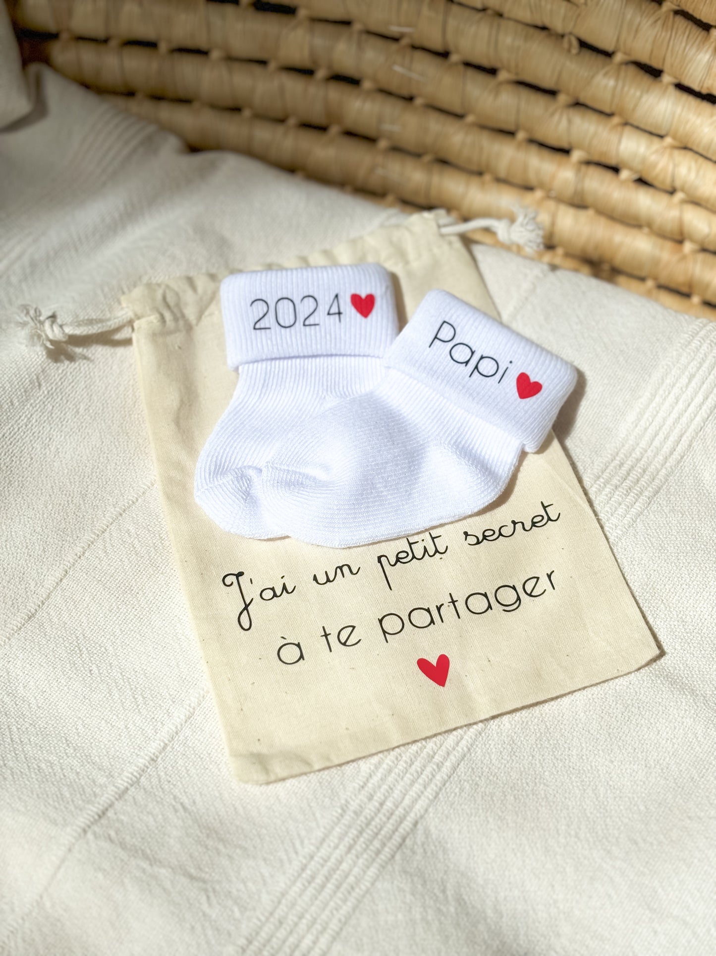 Chaussettes bébé - annonce de grossesse personnalisée avec pochon surprise