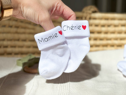 Chaussettes bébé - annonce de grossesse personnalisée avec pochon surprise