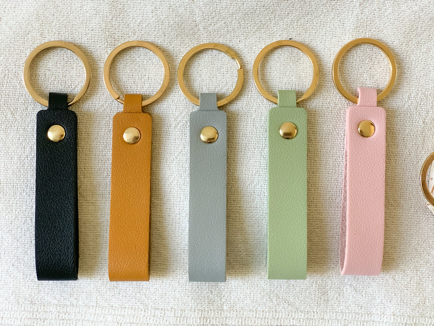 Porte clé personnalisé en Cuir PU - porte clef famille - cadeau - papa, maman, papi, mamie, tonton, tata, parrain, marraine